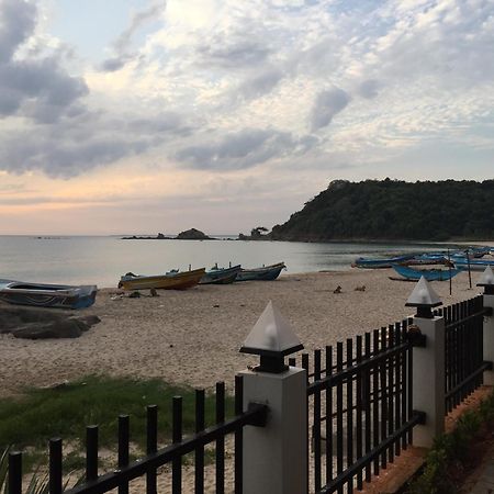 Janas Blue Water Corner Hotel Trincomalee Exterior photo