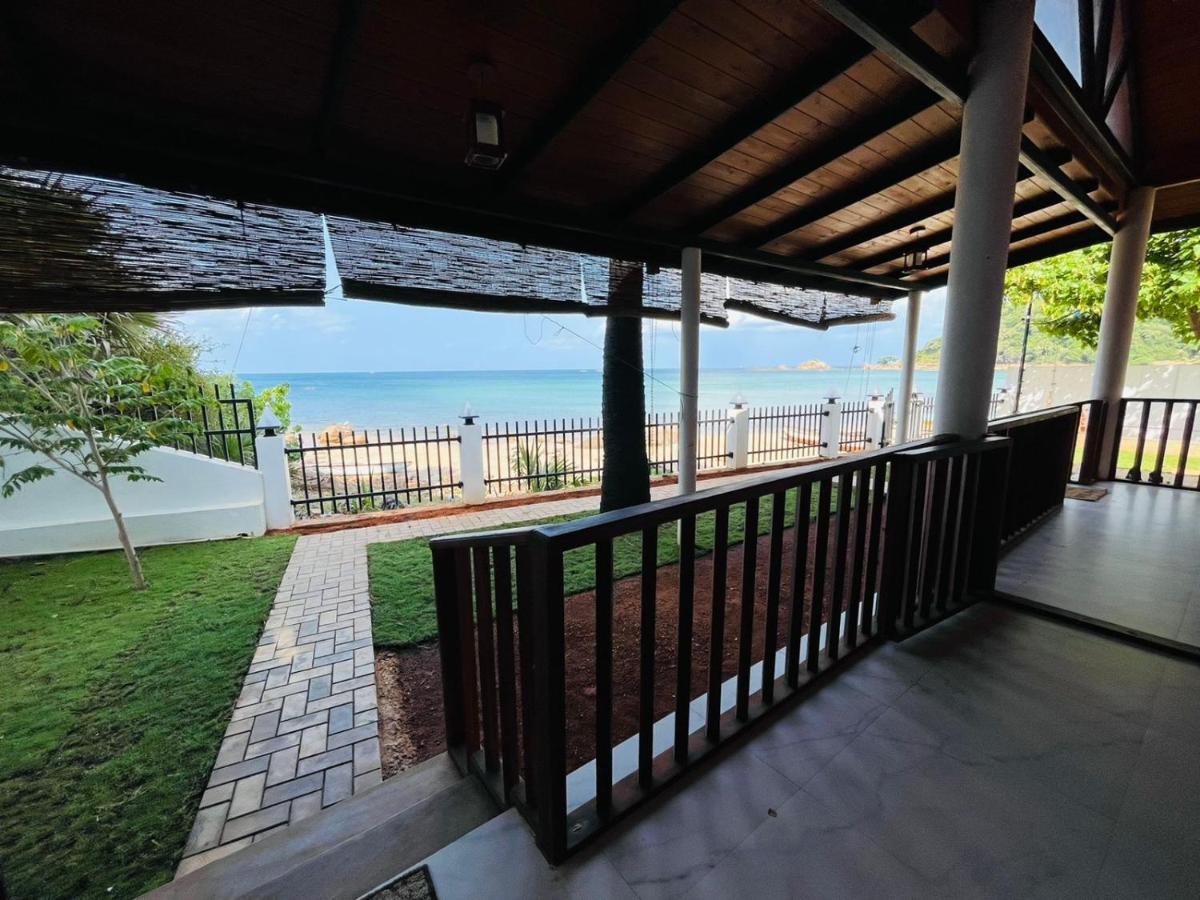 Janas Blue Water Corner Hotel Trincomalee Exterior photo