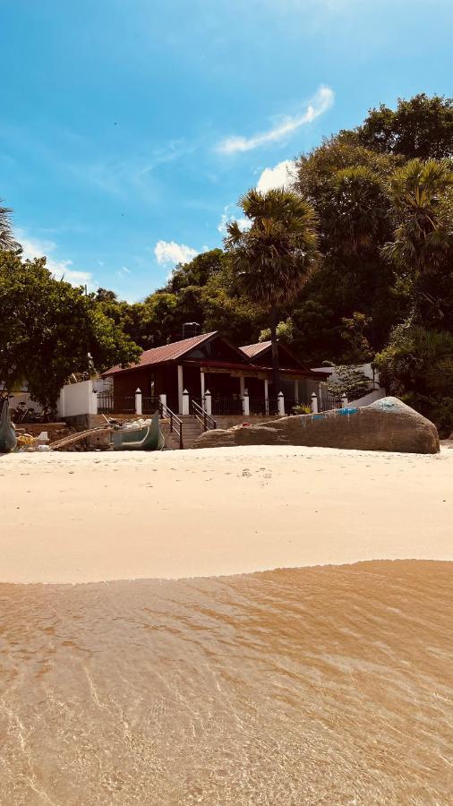 Janas Blue Water Corner Hotel Trincomalee Exterior photo